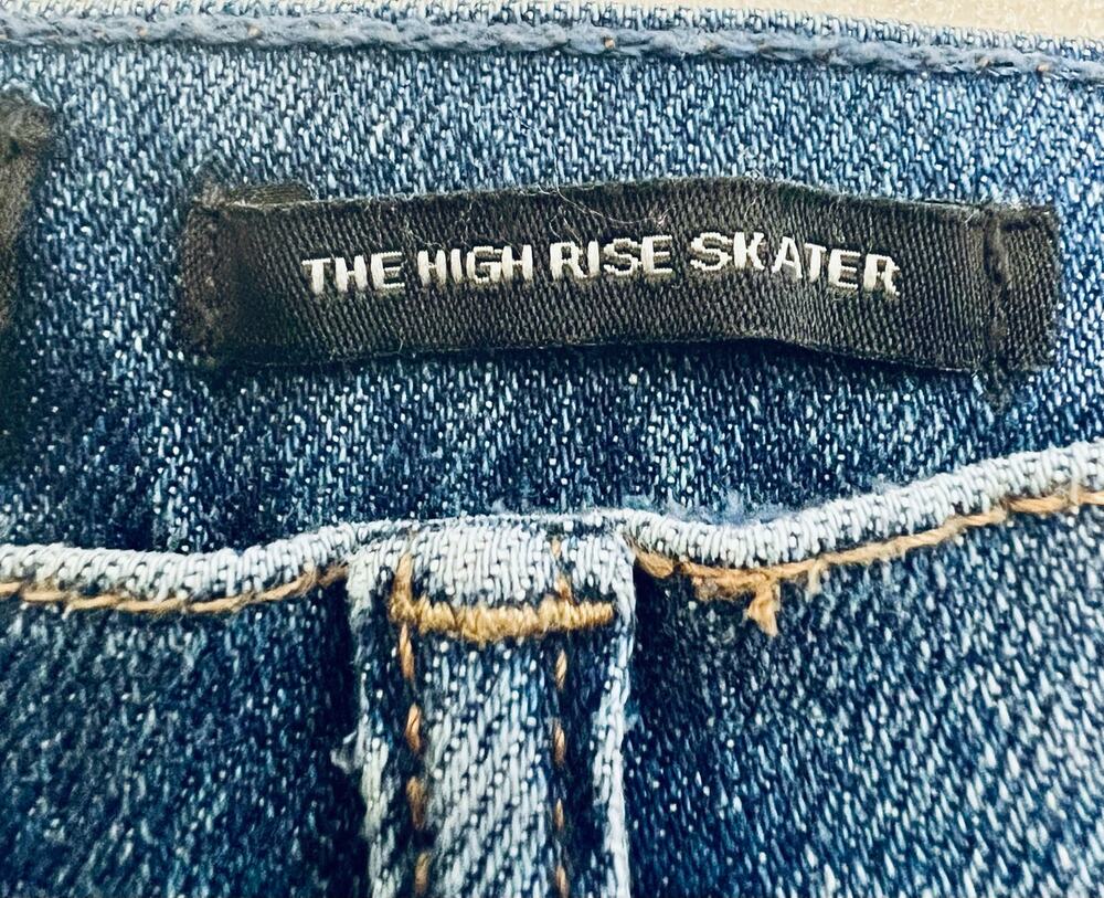 Kendall & Kylie Blue Jeans, Medium Wash.  Sz 3. skinny fit, distressed.